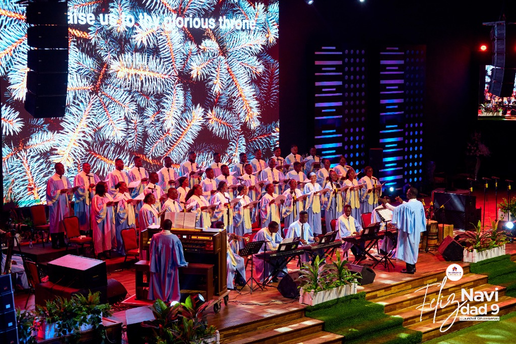 VocalEssence Chorale Ghana performing live in royal robes
